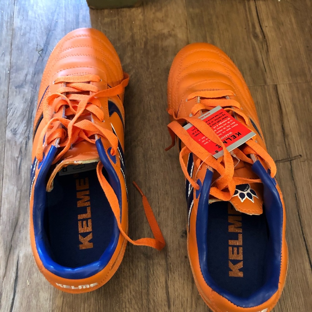 New soccer cleats men’s 7